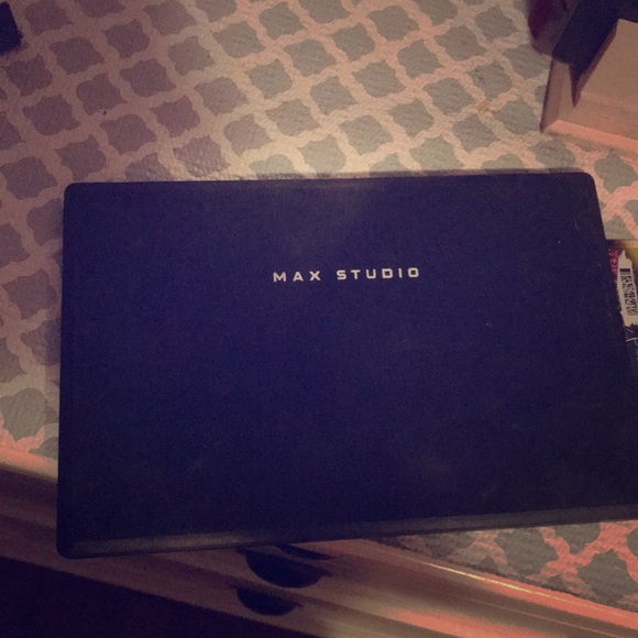 Max studio barely nude eyeshadow pallete - Picture 1 of 2